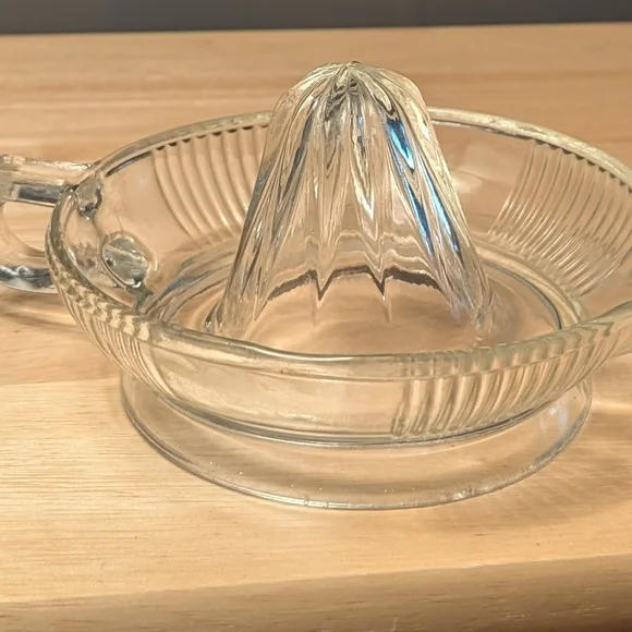 Anchor Hocking Clear Glass Citrus Juicer - Picture 2 of 6
